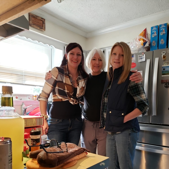 Meet your Posher, Karen - Picture 1 of 1